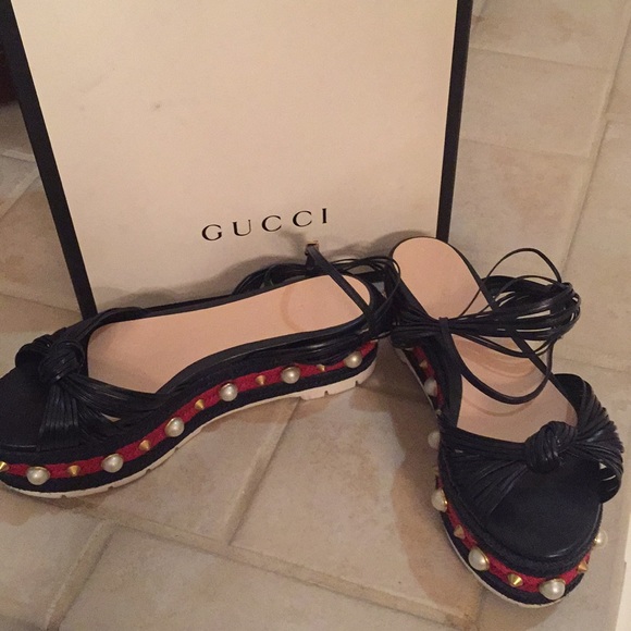 gucci pearl flip flops